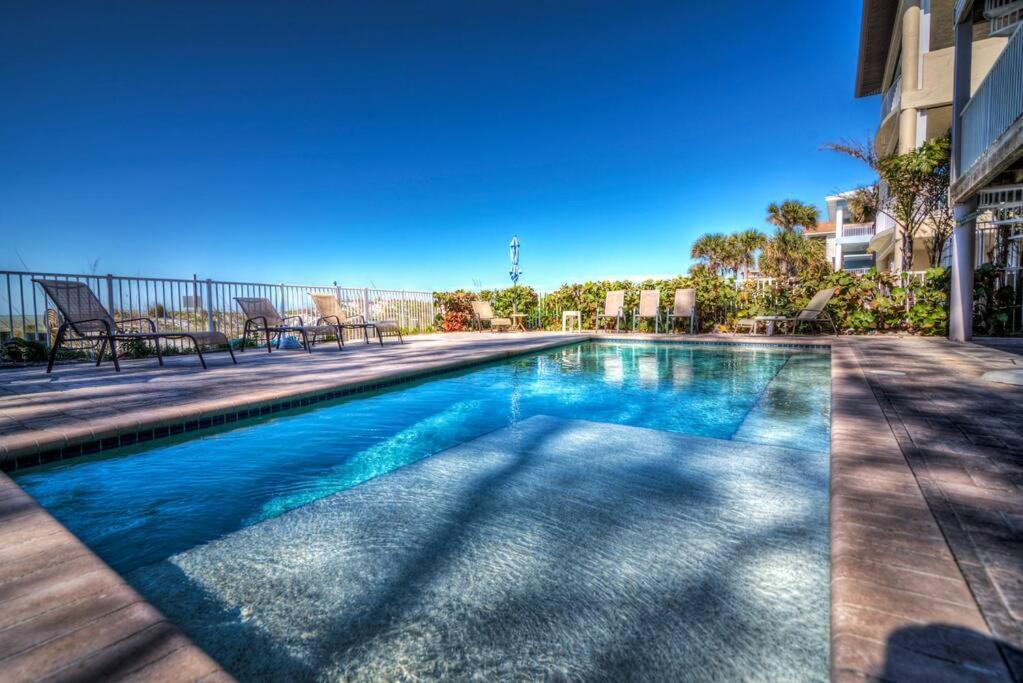 Joyce'S Beachfront #3 Apartment Clearwater Beach Exterior photo